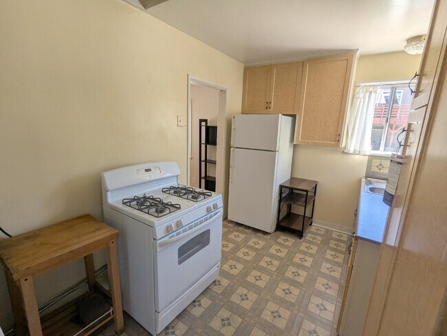 Foto del edificio - 3351 Caroline Ave