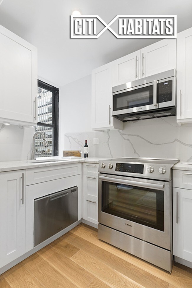 Building Photo - 160 E 48th St