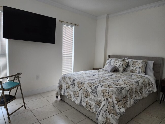 Building Photo - 288 La Paz Dr