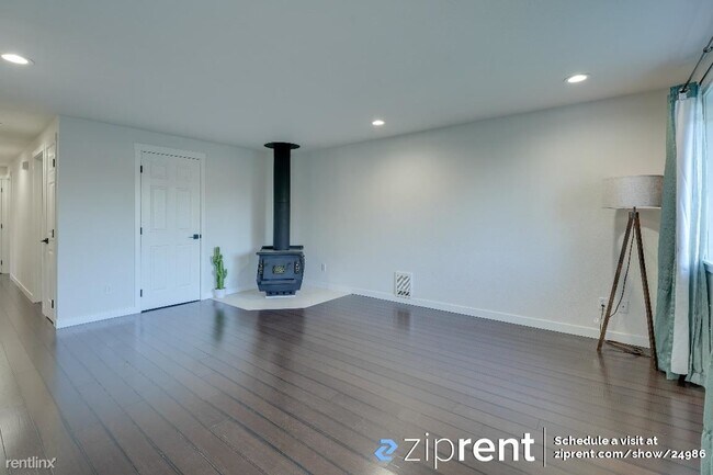 Foto del edificio - 3 br, 2 bath House - 732 Natalie Pl, Enumc...