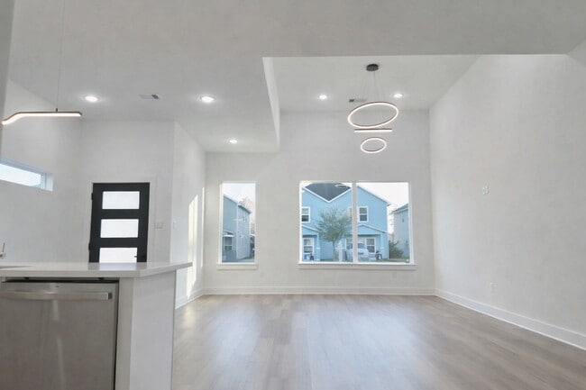 Building Photo - 8137 Cabot St