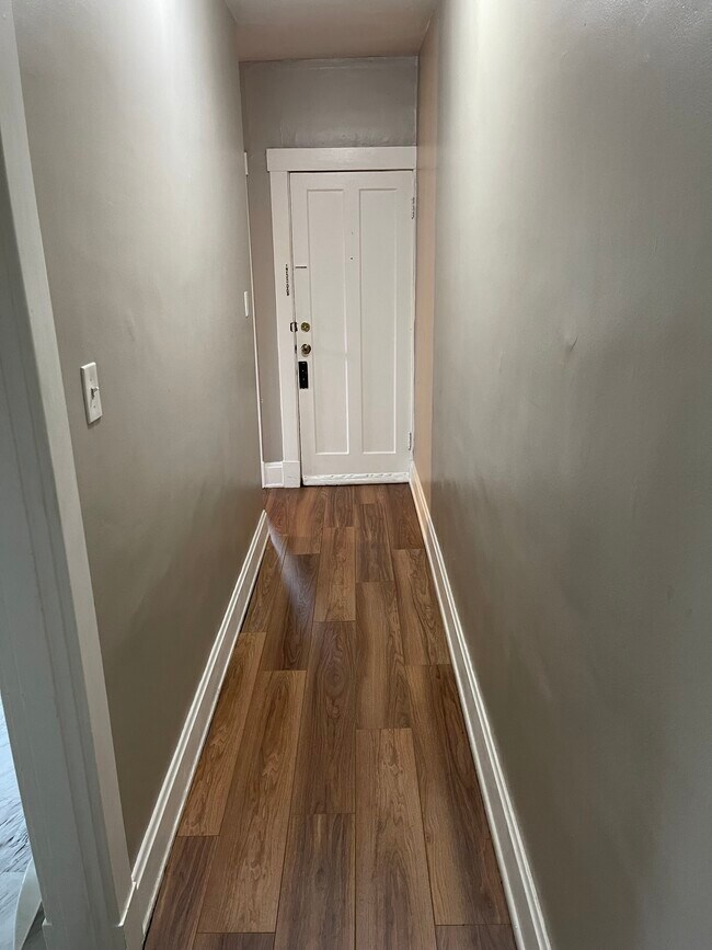 Building Photo - Sunset Ave