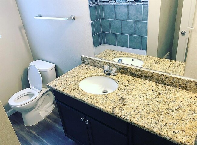 Foto del edificio - 3710 Pine Manor Ln