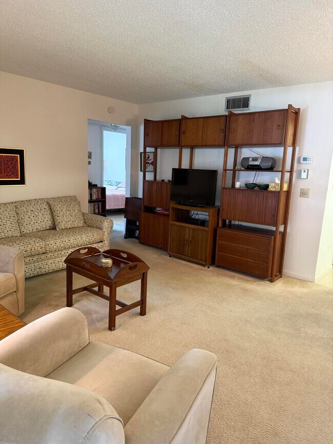Foto del edificio - 422 Pine Glen Ln