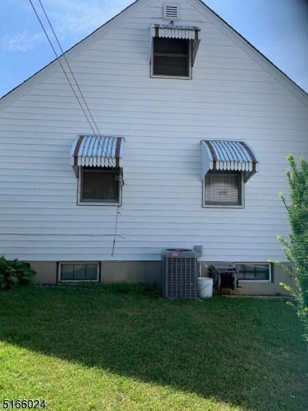 Building Photo - 30 Byron Pl