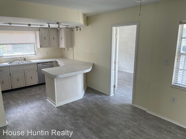 Foto del edificio - 2 br, 2 bath House - 9327 DRESDEN LANE