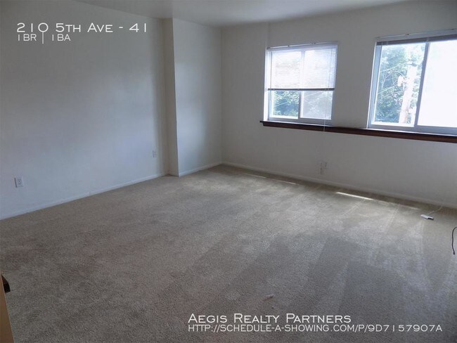 Building Photo - 210 5th Ave