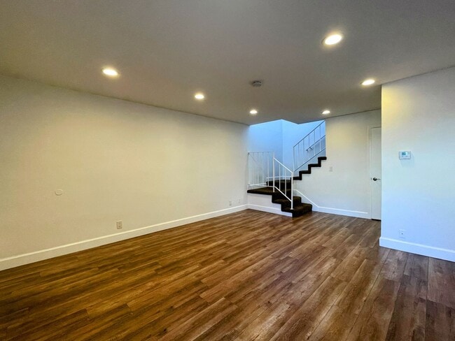 Foto del edificio - Updated 2-Bedroom Townhome with Garage in Resort-Style Community