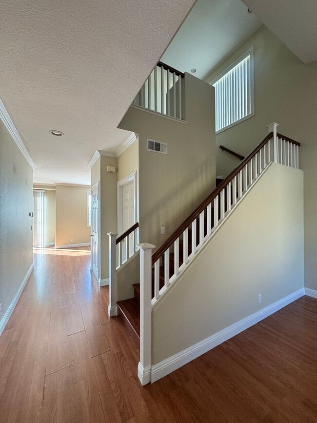 Building Photo - Spacious home inside of Gated Community