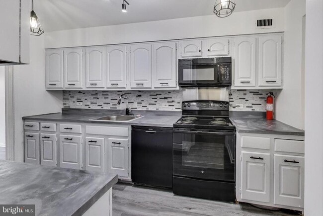 Building Photo - 1001 26th St NW