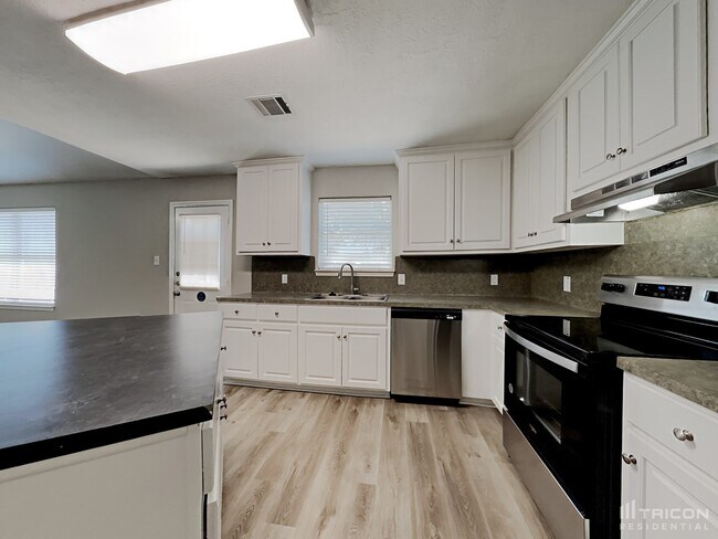 Foto del edificio - 16333 Sun View Ln