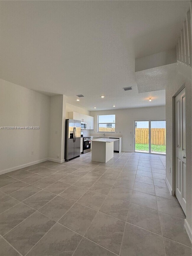 Foto del edificio - 2834 SE 25th Ave