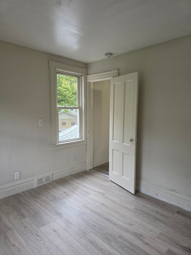 Foto del edificio - 983 Portland Ave