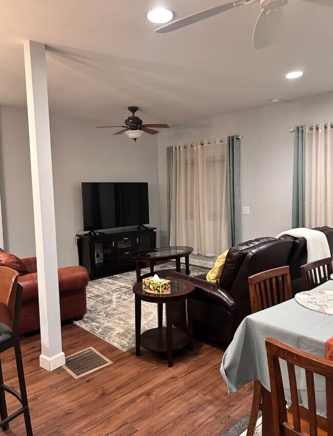 Foto del edificio - 1211 W 6th St