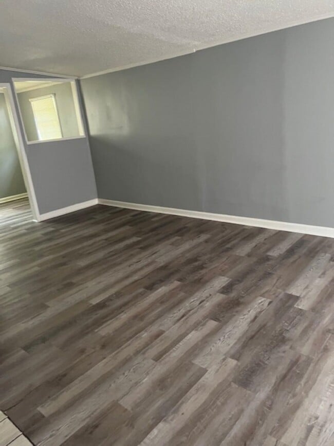 Building Photo - 693 Bonwood Ave