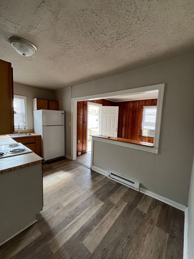 Building Photo - 1 Bedroom Duplex walking distance to Downtown Gallatin