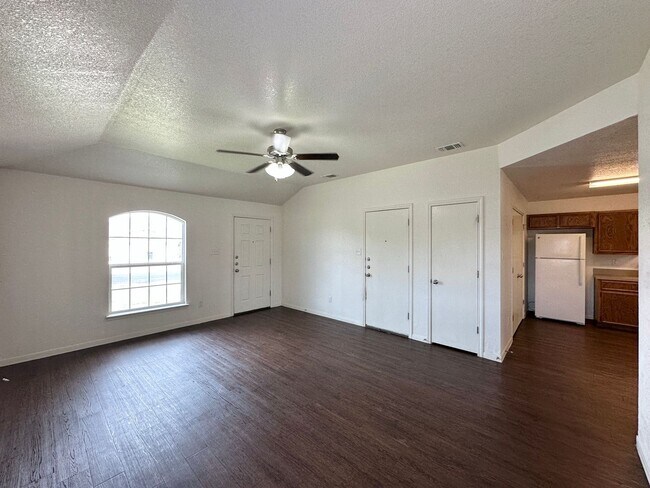 Foto del edificio - 3811 John Chisholm Loop