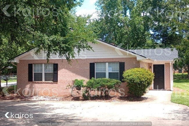 Building Photo - 305 Deerpark Drive