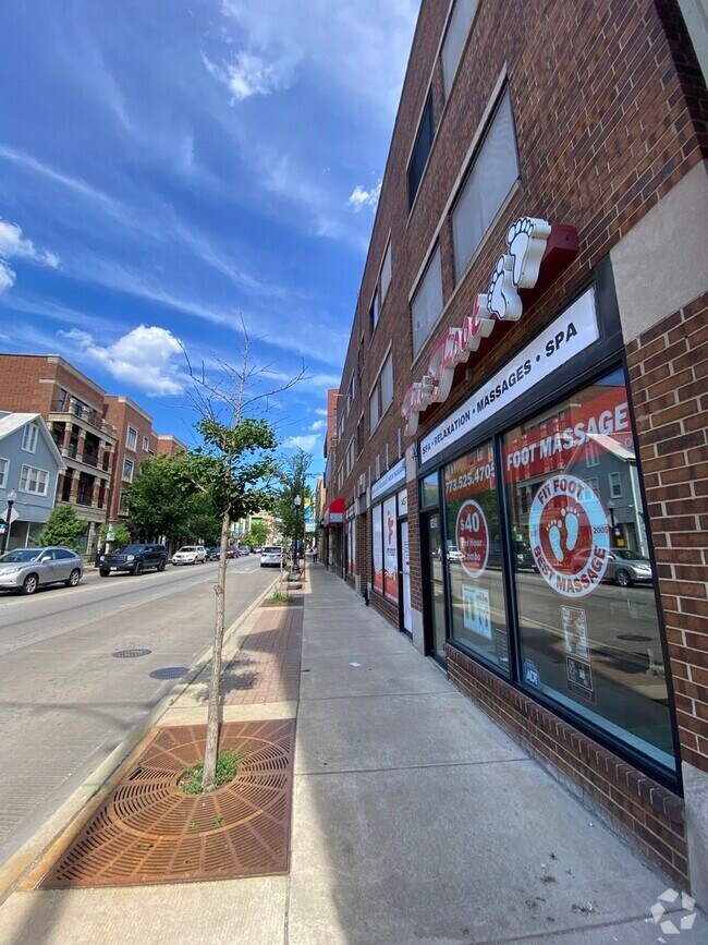 Building Photo - 1455 W Fullerton Ave