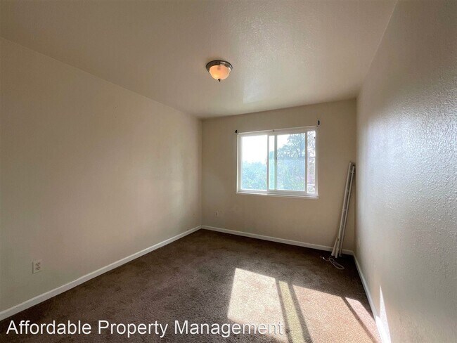 Building Photo - 2 br, 1 bath House - 681 Hampton Road
