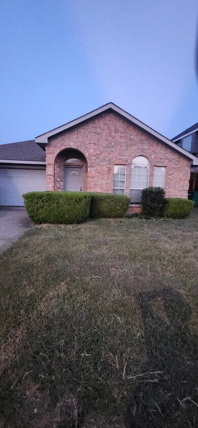 Foto principal - 715 Ford Dr
