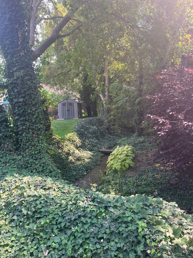 Building Photo - 7968 S Willow Cir