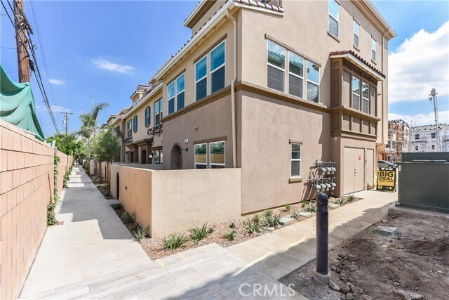 Foto del edificio - 4337 Maple Ln