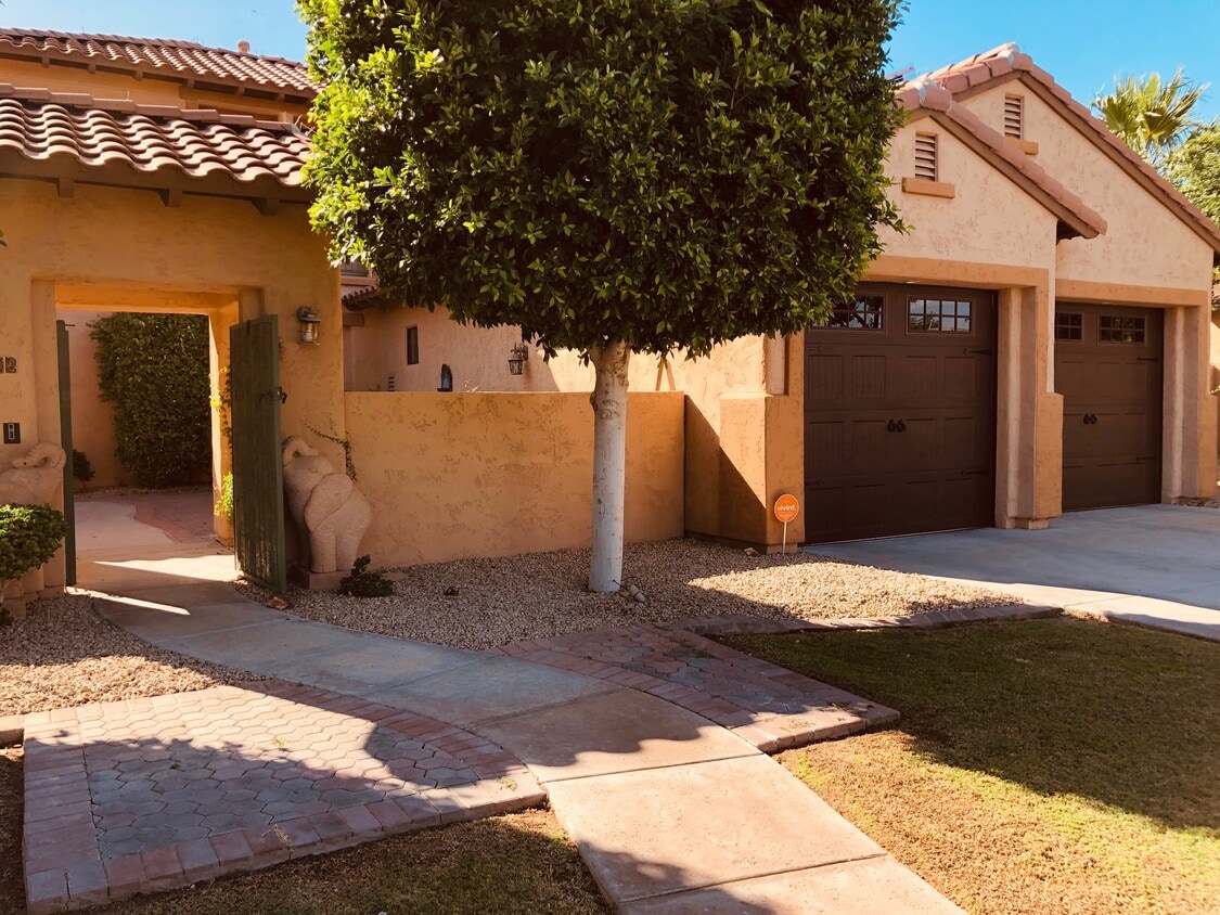 Primary Photo - 2652 N 143rd Dr
