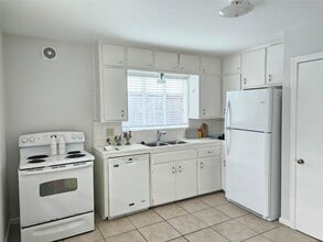 Building Photo - 2049 Sheridan St