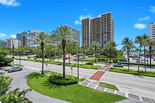 Foto del edificio - 9920 Collins Ave
