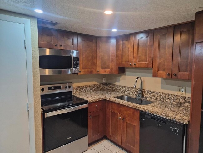 Building Photo - 4166 Inverrary Dr