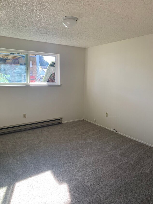 Building Photo - Maki Duplex
