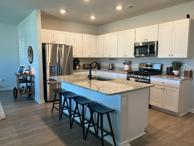 Building Photo - 8100 Forest Edge Dr