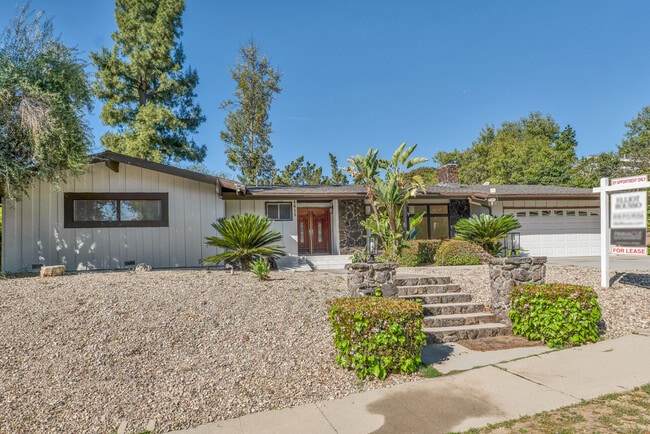 Building Photo - 4615 Arriba Dr