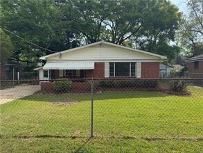 Building Photo - 713 Iris Ave