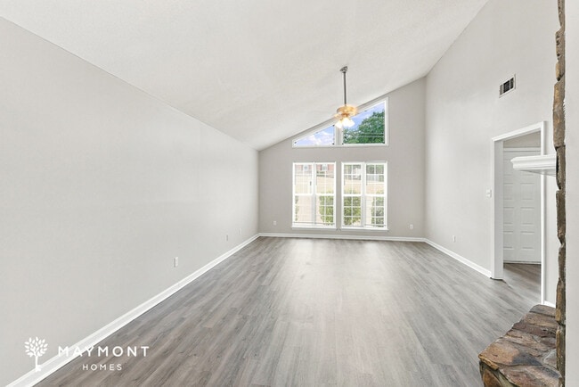 Building Photo - 3513 Hilltop Dr