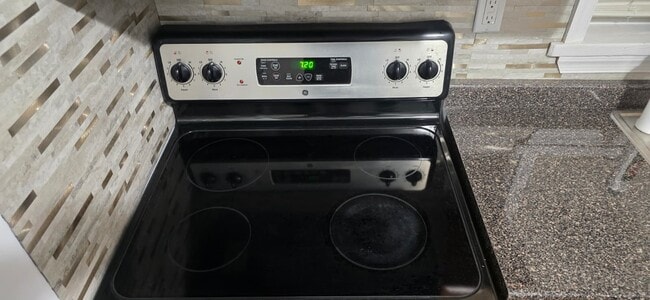 Building Photo - 3068 N Percy St