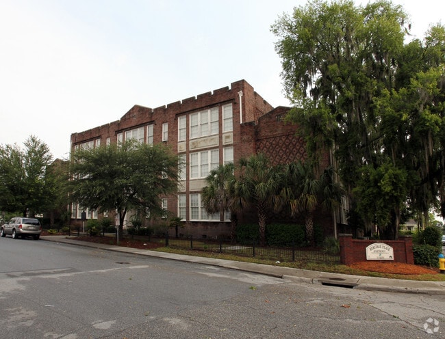 Building Photo - Heritage Row and Corner
