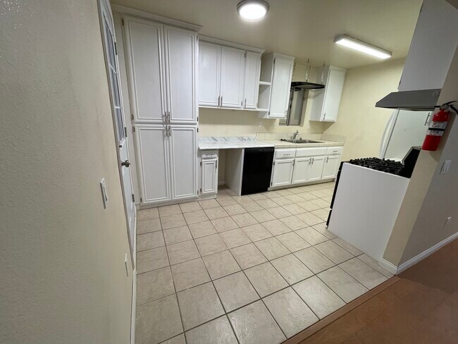 Kitchen - 12053 Lacie Ln