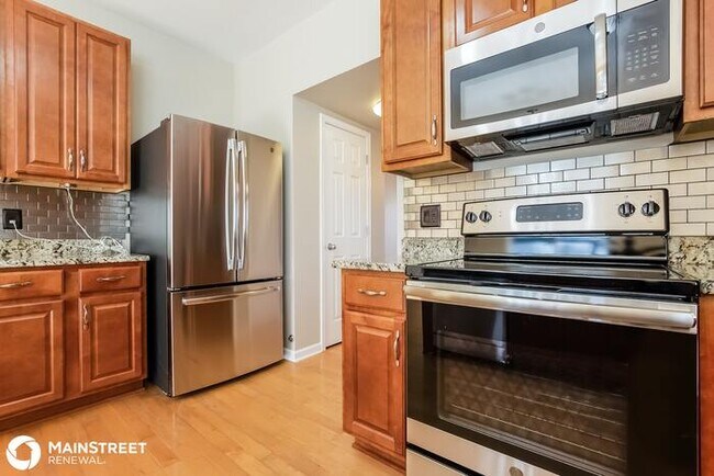Building Photo - 422 Laurel Hills Dr, Mount Juliet, TN 37122