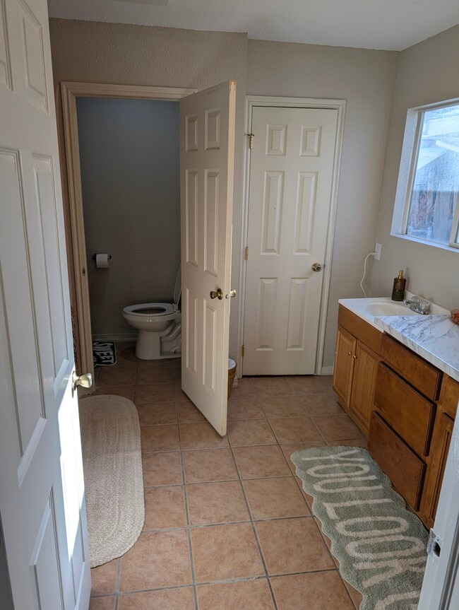 Building Photo - 741 Elm St