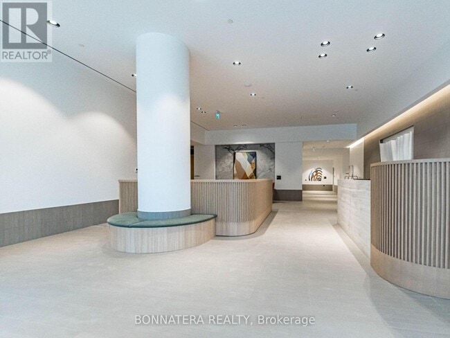 Photo du bâtiment - 395 Square One Dr