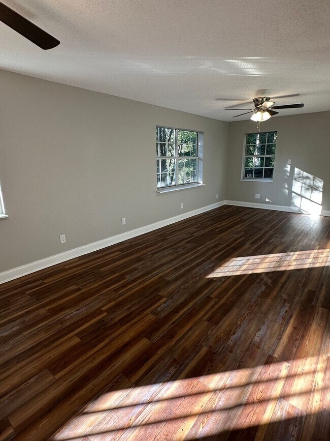 Foto del edificio - Recently Updated 4Bdrm/2bath home!