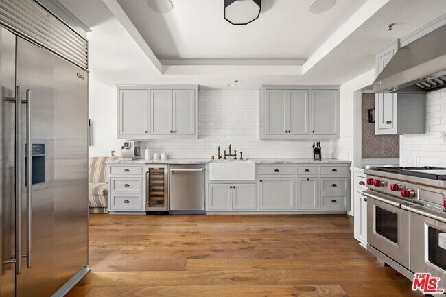 Foto del edificio - 410 S Barrington Ave