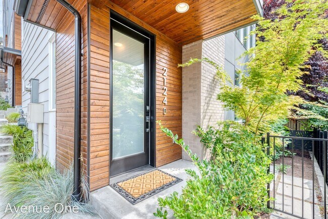Foto del edificio - 3 br, 2.5 bath House - 2124 10th Ave W