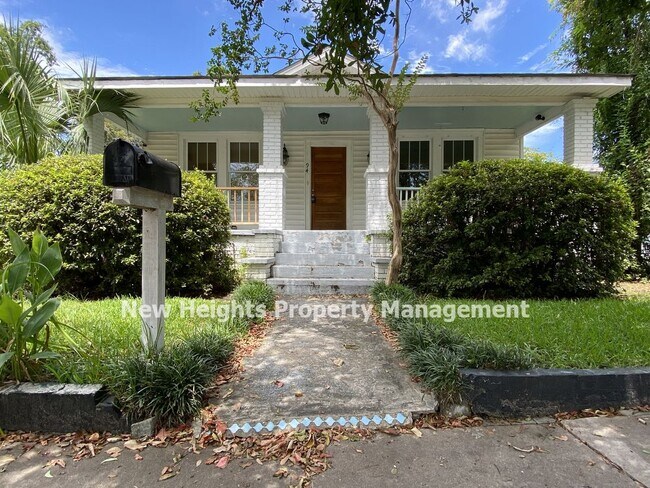 Building Photo - 94 San Souci St