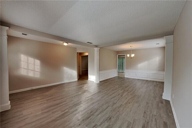 Foto del edificio - 596 Lullingstone Dr SE