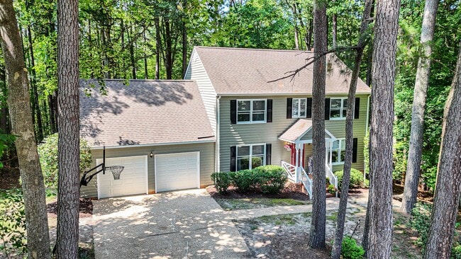 Building Photo - Beautifully Refreshed 4 Bedroom 3 Bath Col...