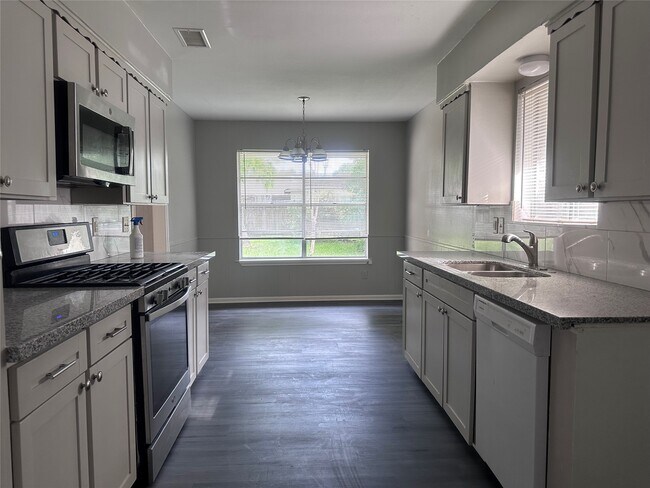 Foto del edificio - 13611 Fernhill Dr