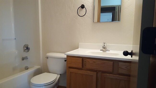 Building Photo - 29 Appleway Dr